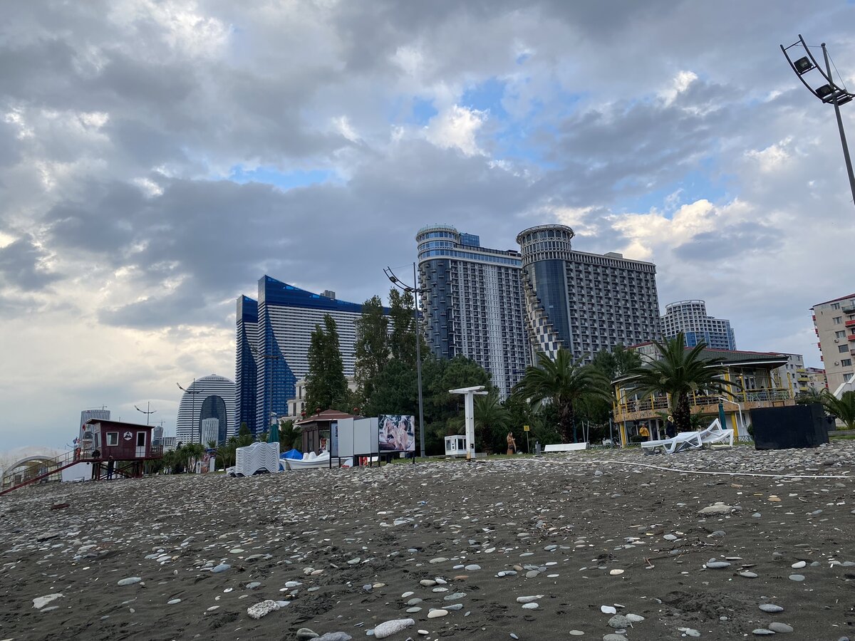 Orbi sea towers батуми. Орби Сити Батуми. Орби Плаза Батуми. Орби Батуми фото. Орби волна в Батуми студия.