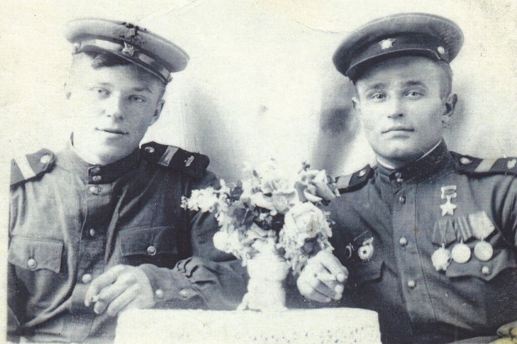 Николай Александров (справа)