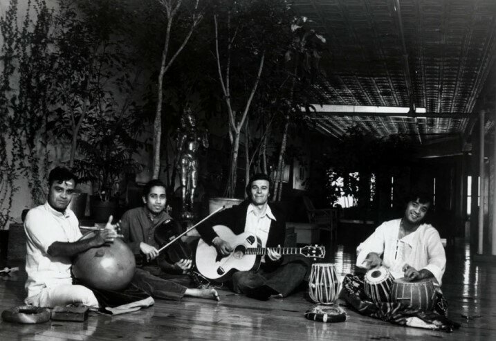Shakti: Тетакуди Харихара Винаякрам, Лакшминарайана Шанкар, Джон Маклафлин, Закир Хуссейн (wolfgangs.com)