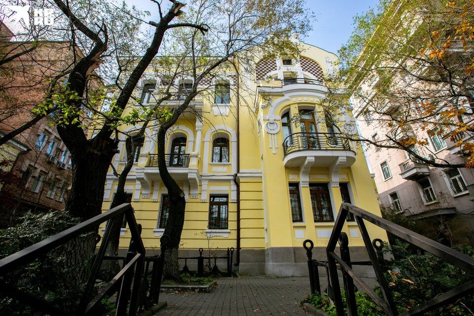     Особняк Бринеров. Александр ХИТРОВ