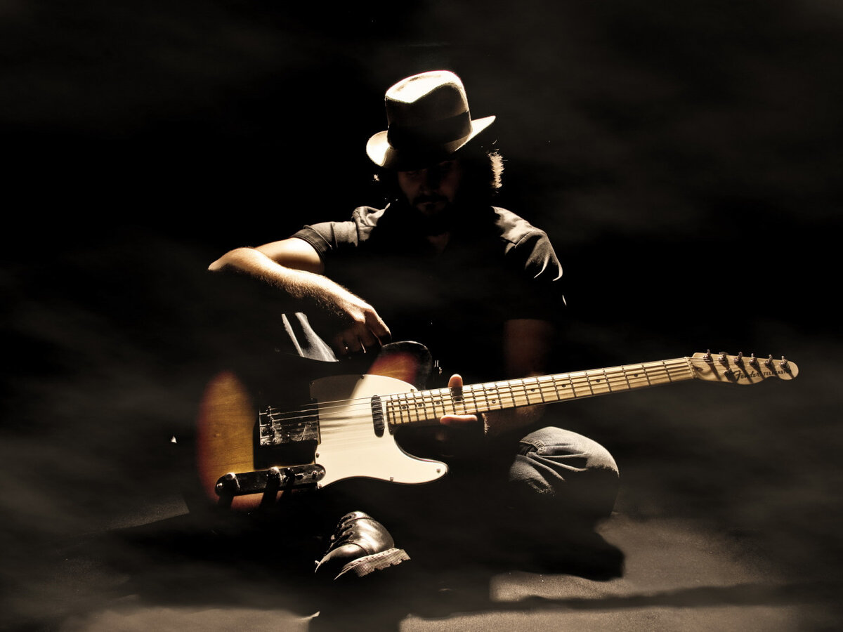 Через музыку передаются эмоциональные состояния. Порой, они бывают заразительны и не всегда благостны. 