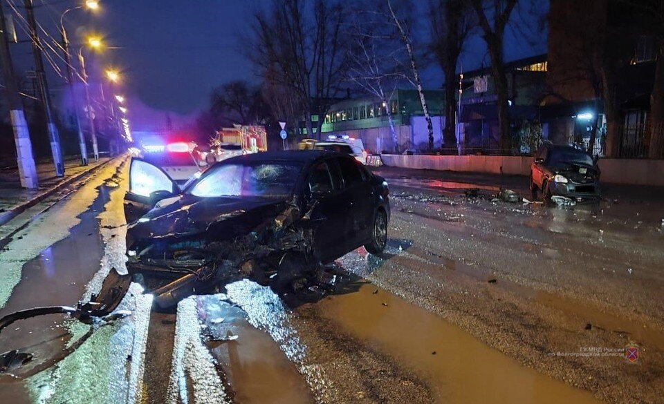     В ДТП пострадали 4 человека.  ГУ МВД по Волгоградской области