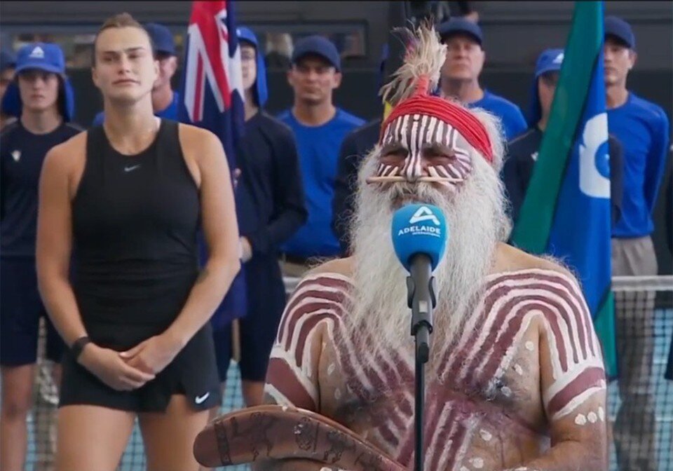     Австралийский абориген добавил красок церемонии награждения. Фото: кадр видео PrimeSportTV