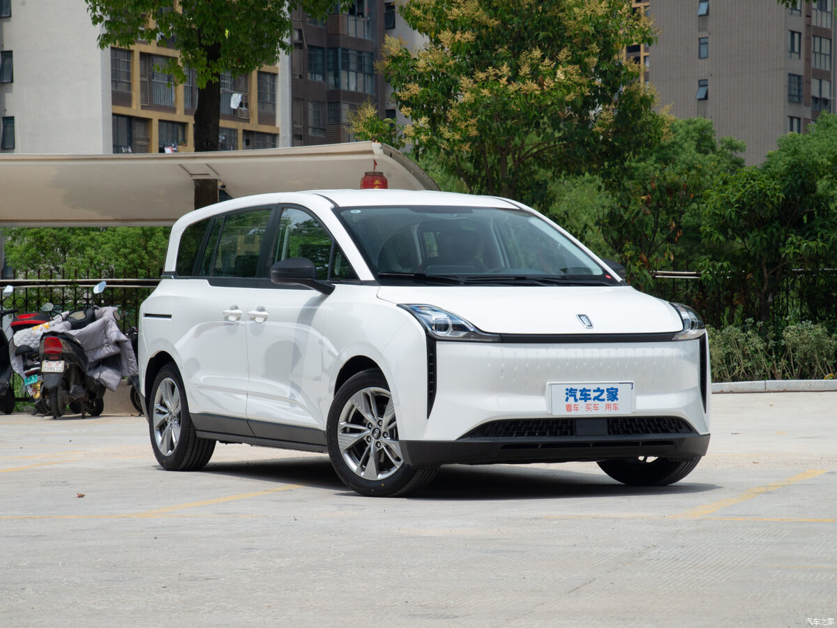 До конца 2023 года планируется собрать 2000 машин, в будущем ожидается постепенное увеличение глубины локализации, анонсирована в том числе сборка батарей и зарядных станций.