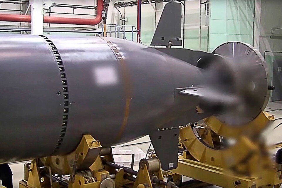     Ядерная торпеда «Посейдон» способна накрыть до 500 километров суши радиоактивным цунами. Фото: Пресс-служба Минобороны РФ/ТАСС