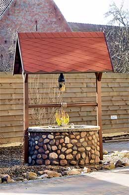 Что делать, если скважины нет на участке? Пробуривать ее своими силами не стоит — лучше обратиться в специализированную компанию.