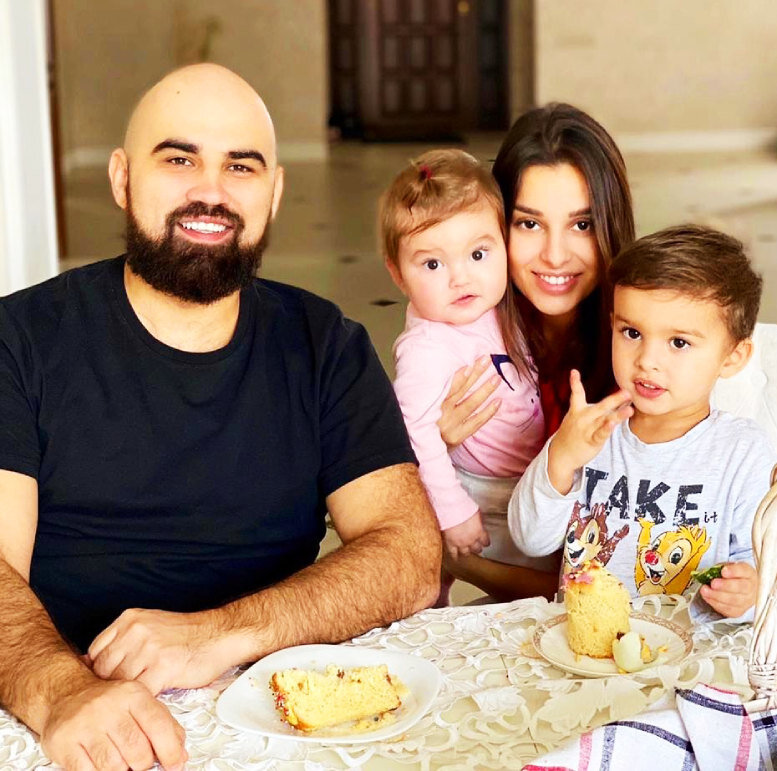    Артик с женой и детьми переехал в ДубайСоцсети Артика (Артема Умрихина)