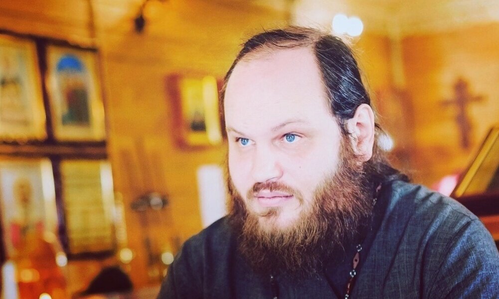 Павел Островский — иерей, настоятеля храма великомученика Георгия Победоносца в Московской области, проповедник, миссионер, блогер, участник проекта "Батюшка - онлайн", руководитель благотворительной организации «Добрые дела».