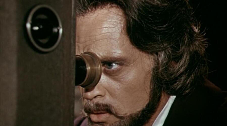    Владислав Дворжецкий в роли капитана Немо Кадр из фильма "Капитан Немо", 1975 г.