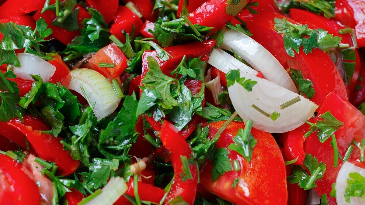     Ни один продукт не может предотвратить онкологическое заболевание, но правильное сочетание продуктов может помочь изменить ситуацию.