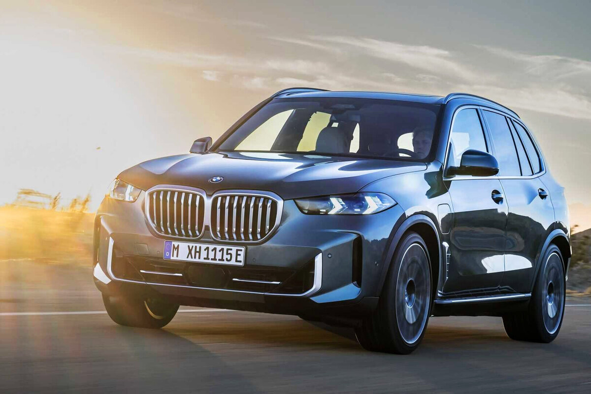     BMW презентовала сразу два обновленных кроссовера X5 и X6: ритейлеры уже назвали цены на автомобили