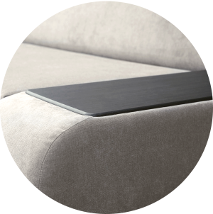 По желанию заказчика можно установить столешницы на подлокотниках