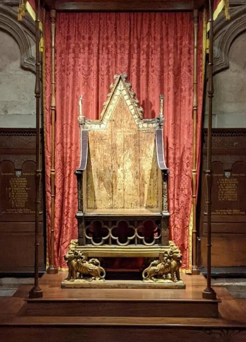Коронационный трон в Вестминстерском аббатстве