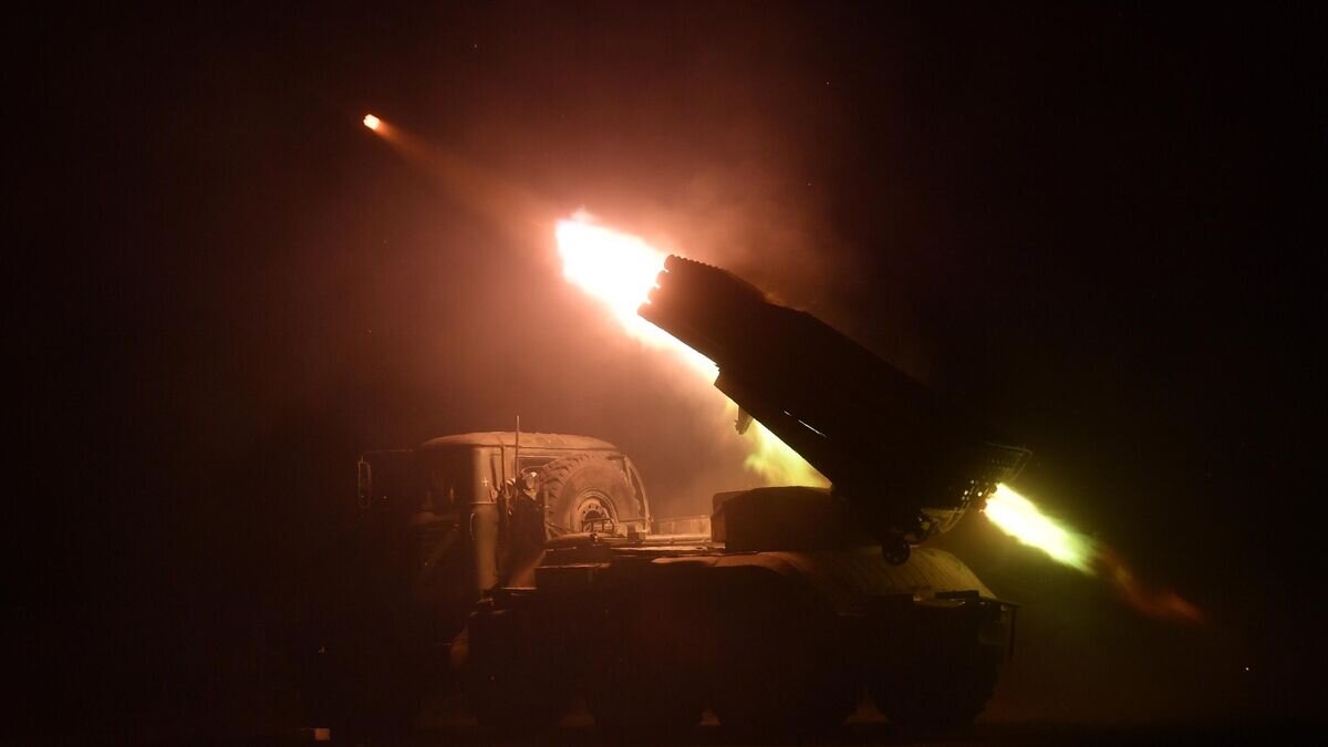    РСЗО "Торнадо" ЧВК "Вагнер" в ходе стрельбы по позициям ВСУ© РИА Новости / Виктор Антонюк