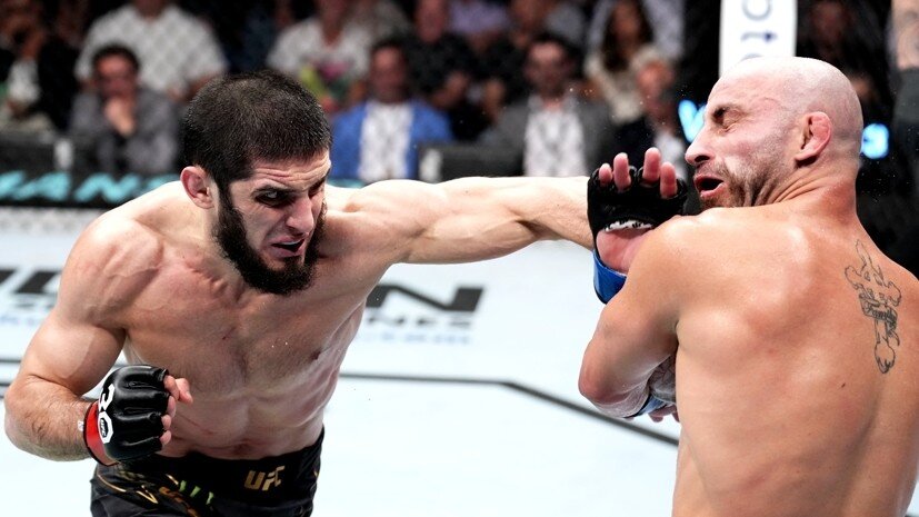     Чемпионы UFC Ислам Махачев и Александер Волкановски Gettyimages.ru Chris Unger / Contributor