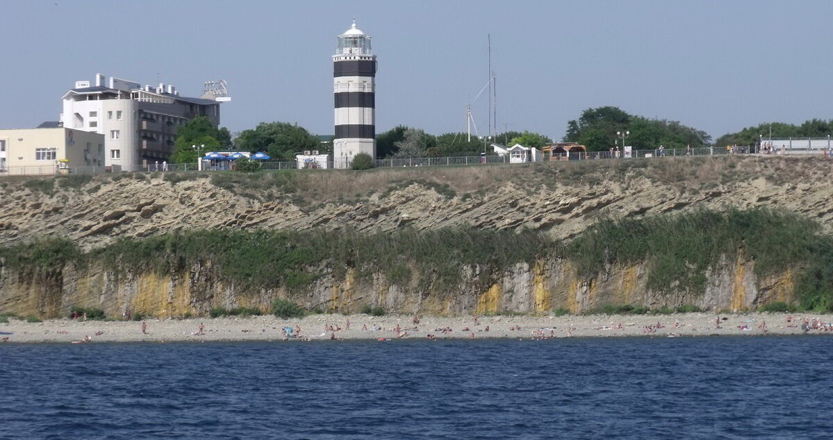 Вид на пляж Маяк с моря