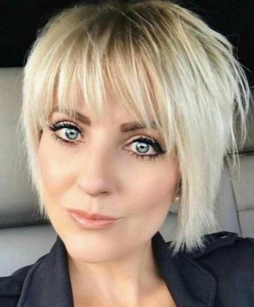 Гамин/Драматик, доминанта Гамина. Ассиметричное каре, рваная косая челка