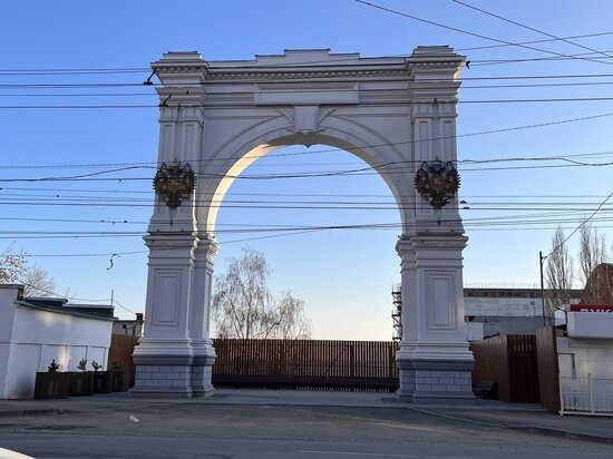     Триумфальная арка в Саратове. Фото: saratov.mk.ru "МК в Саратове"