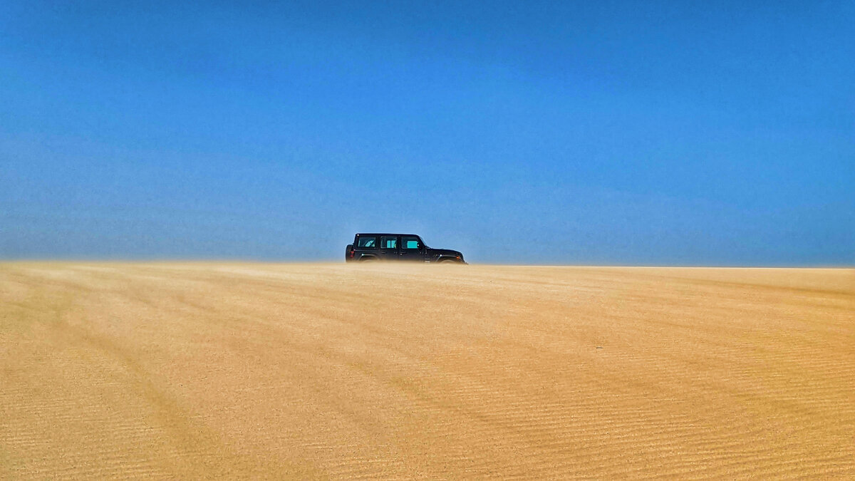Барханы пустыни.