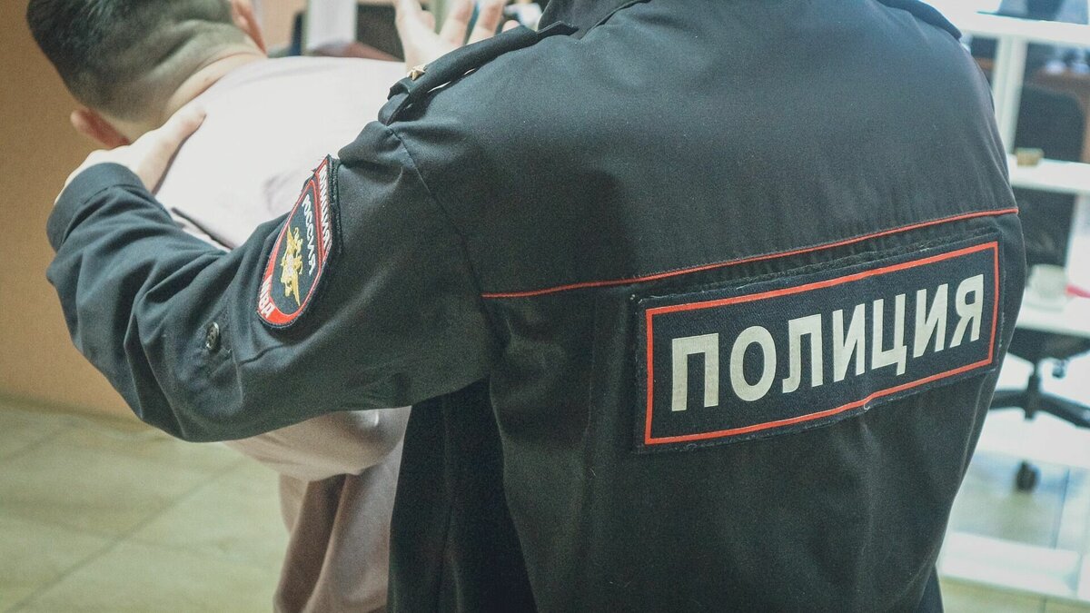     Мошенники продолжают «креативно разводить» жителей Приморья на круглые суммы. На этот раз жительницу Приморья телефонные аферисты «раскрутили» на полмиллиона рублей.