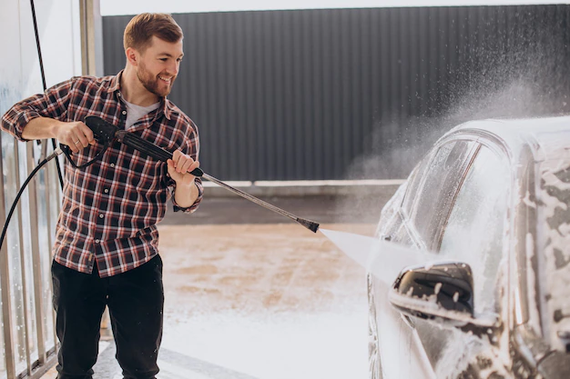 https://img.freepik.com/premium-photo/young-man-washing-his-car-at-carwash_1303-27482.jpg