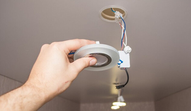 Как правильно подобрать светильники для натяжного потолка. Рекомендации по установке.