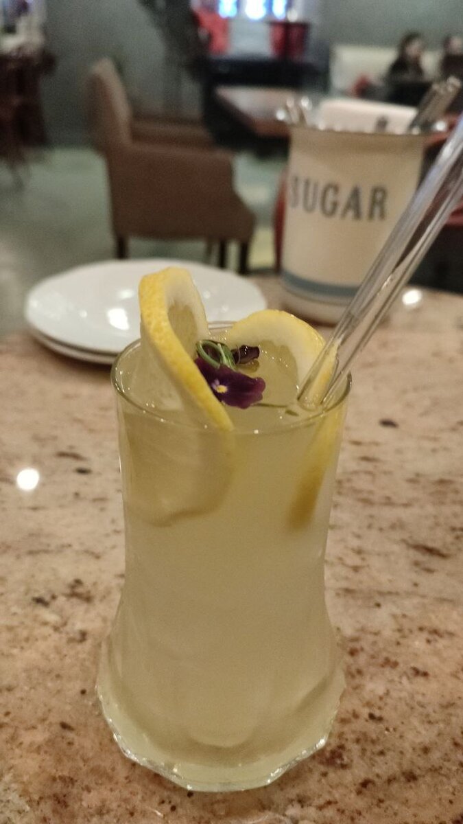 Пусть сегодня все комнатной температуры и через трубочку. Это лучше, чем через задницу.