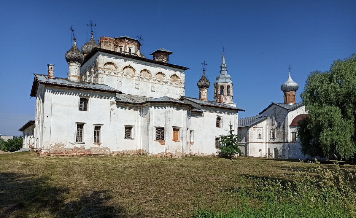 Воскресенский собор, вид с восточной стороны