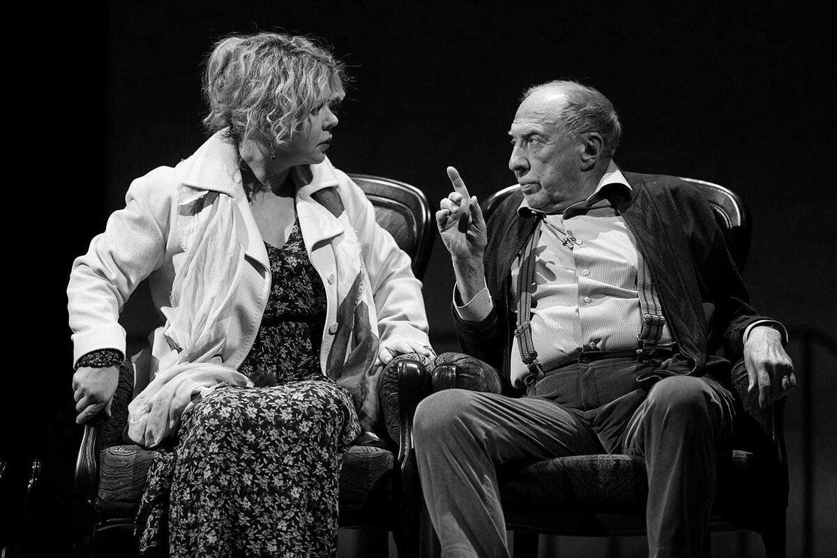 Елена Валюшкина и Сергей Юрский на сцене театра