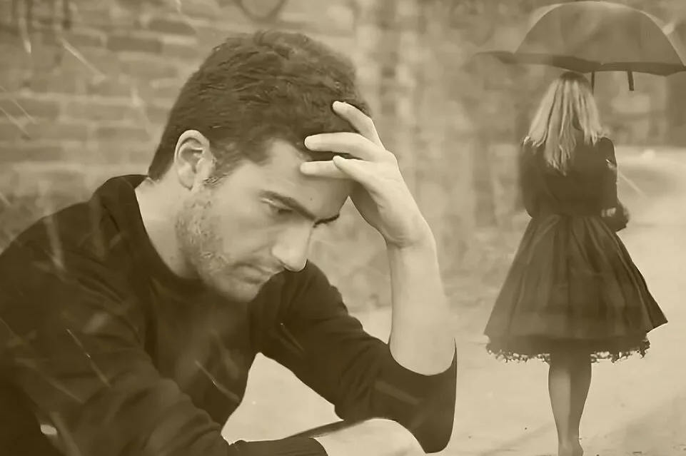 Мужчина который бегает от одной женщины к другой. Цитаты про болтливость мужчин. Несовершеннолетний мальчик. Что мужчина хочет сказать. Ненавижу людей которые.