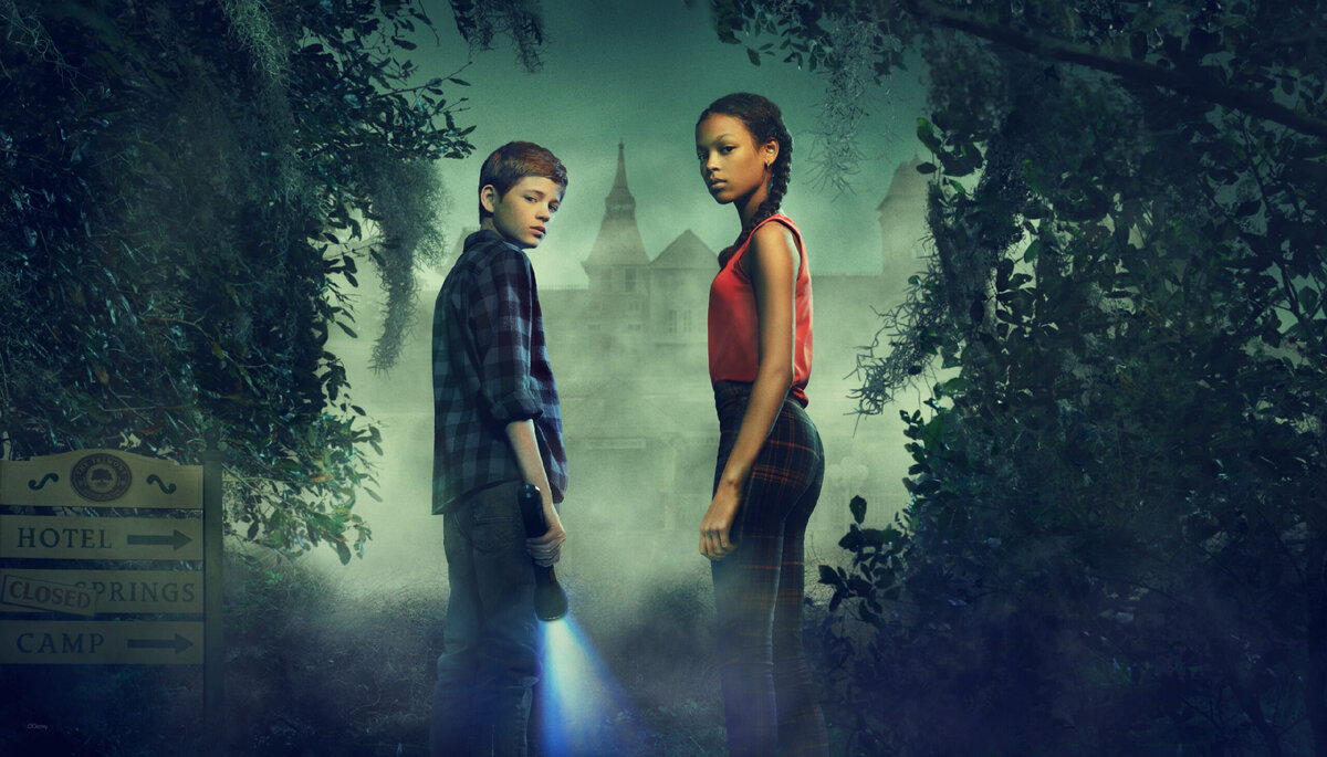 Кадр из сериала "Тайны Салфер-Спрингс" (2021)