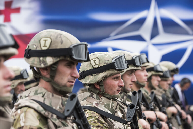    Петер Сийярто высказался против поставок военной техники НАТО на Украину