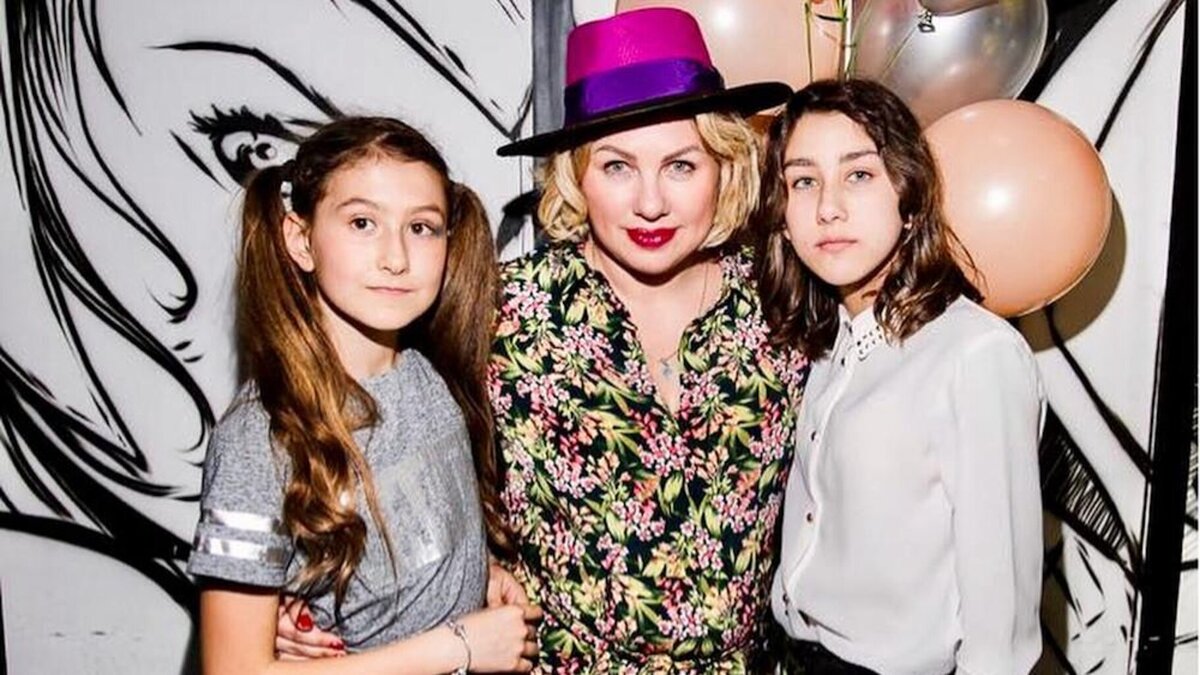    Ева Польна с дочками