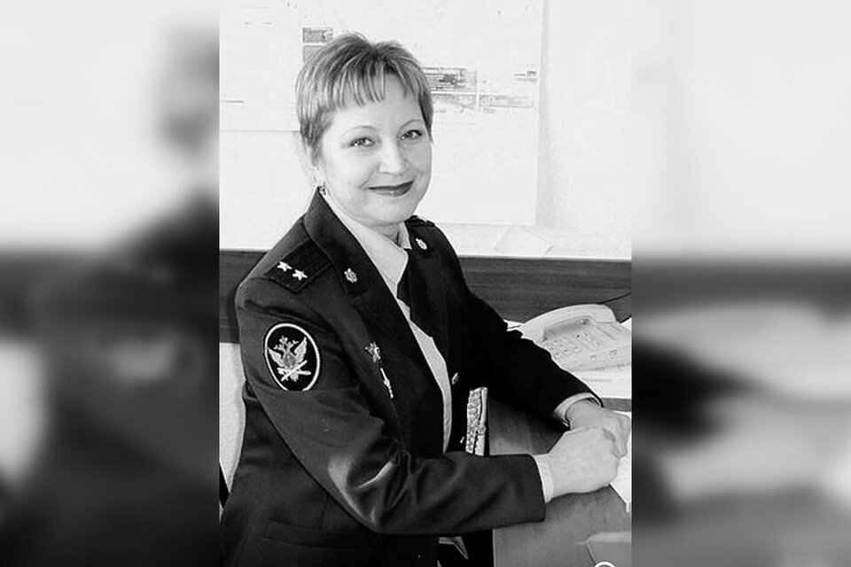     Что стало причиной смерти Ларисы Гарцуновой, не сообщается, но известно, что она тяжело болела.