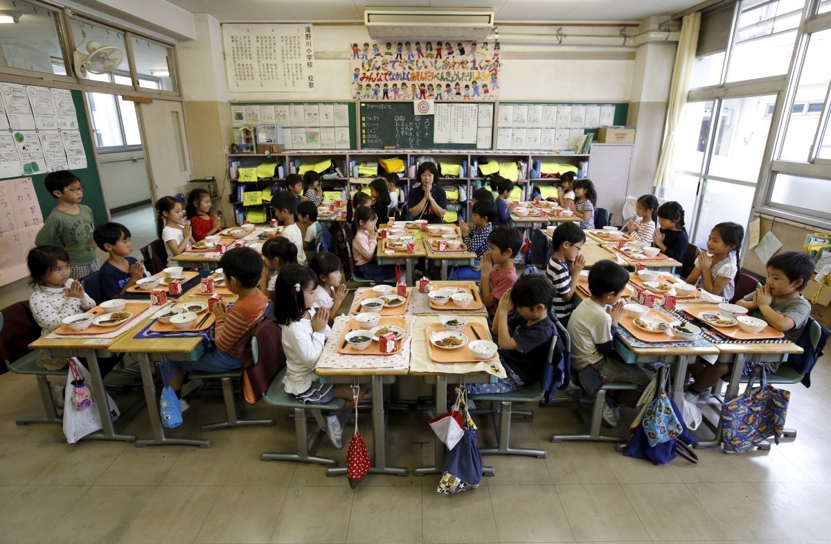 Обед в японской школе