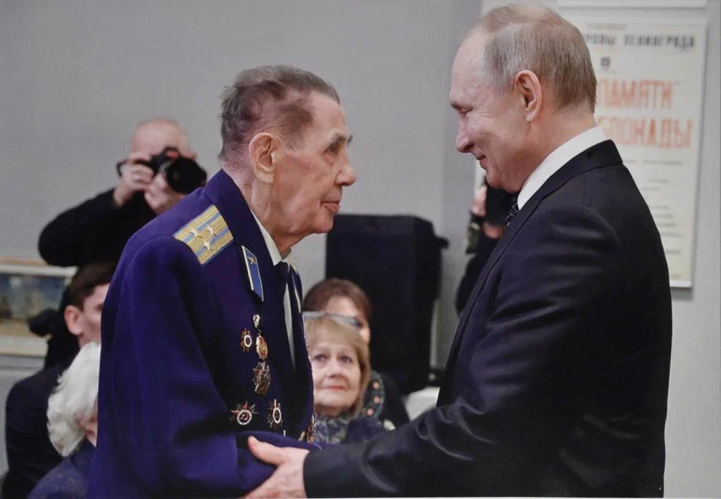 Фото_из архива ВИМАИВиВС Президент РФ Владимир Путин с Борисом Феофановым в Музее обороны и блокады Ленинграда в январе 2020