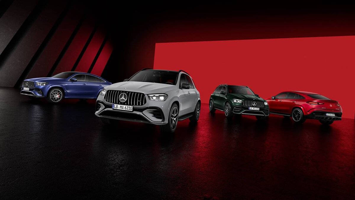 Кроссоверы Mercedes-Benz GLE и GLE Coupé текущего поколения, запущенного в 2018 году, пережили плановое обновление. Модели получили точечные изменения в оформлении экстерьера и интерьера, обзавелись новыми технологиями, а гамма их силовых установок полностью электрифицирована: в нее входят как «мягкие», так и подключенные гибриды. Большинство версий прибавили в мощности, но наиболее заметно — GLE 400 e. AMG GLE 53 слегка увеличили крутящий момент.