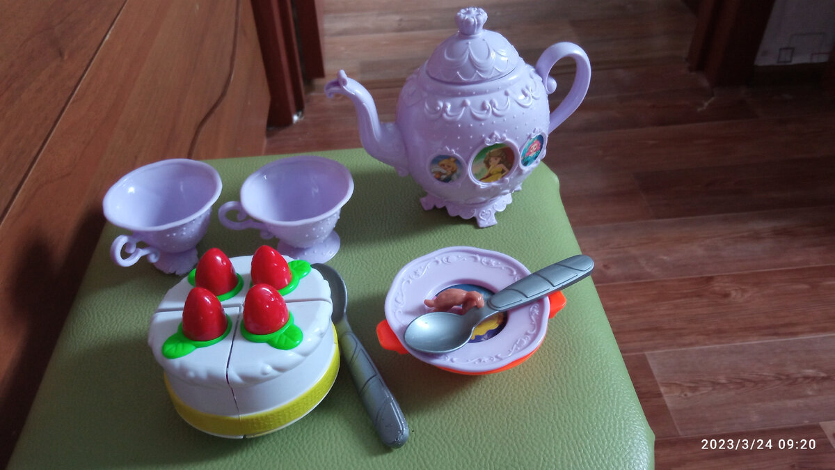 Угощение дочки. 