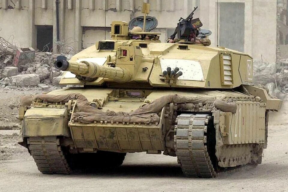     Глава Минобороны Украины заявил, что британские танки Challenger 2 скоро приступят к боевым задачам  REUTERS