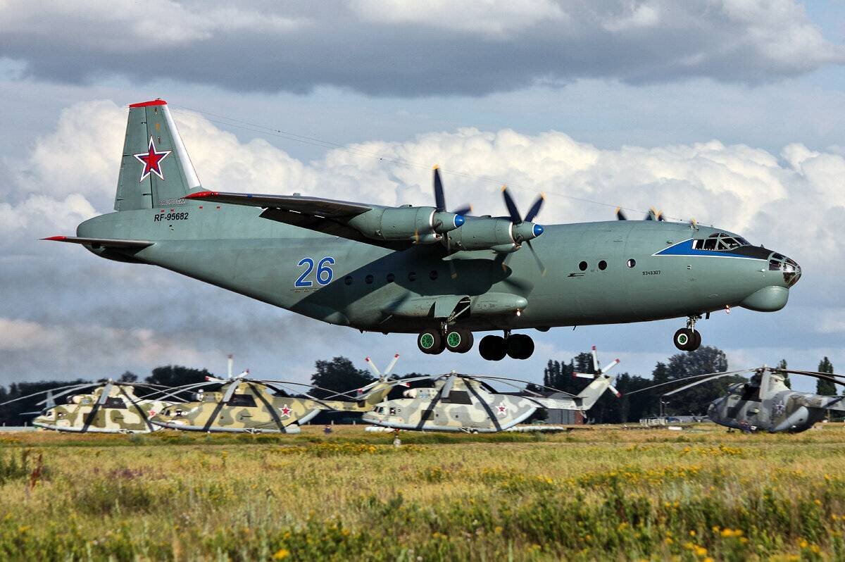 Самолеты диверсантов. Самолет АН 12. АН 12 ВВС России. АН-12 ВТА. АН-12 военно-транспортный самолёт