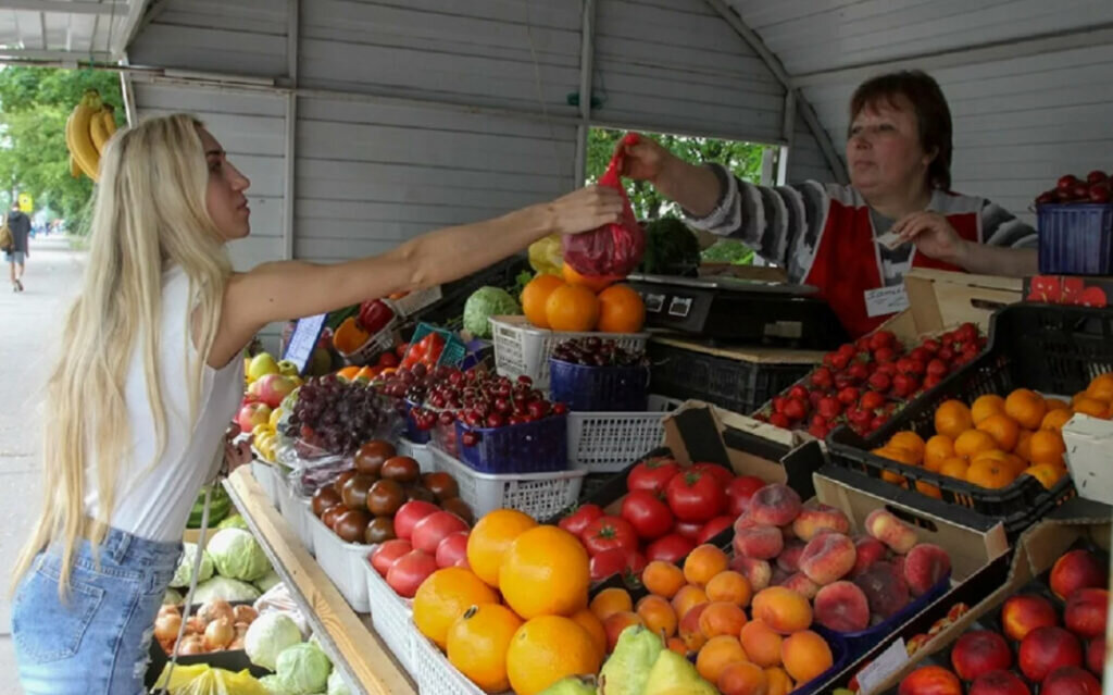 Москва продавец фруктов