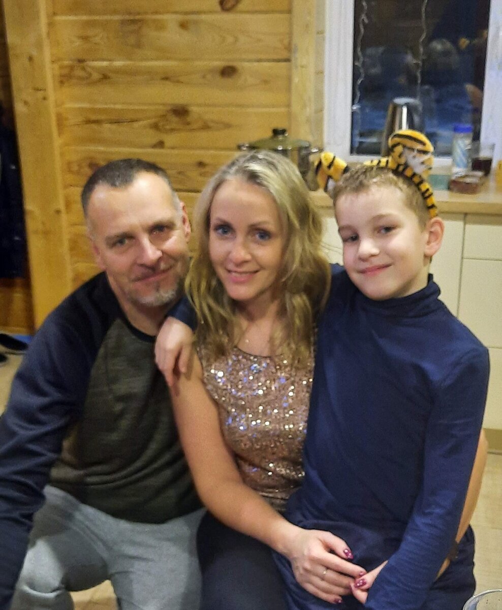 Это мы встречаем Новый год на любимой даче