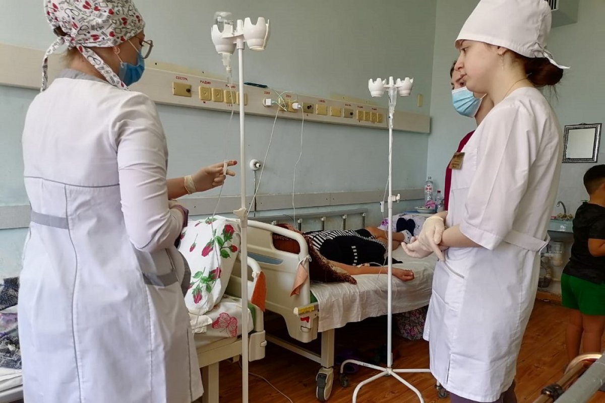    Молодёжь учится, но не все потом идут работать по медицинской специальности.