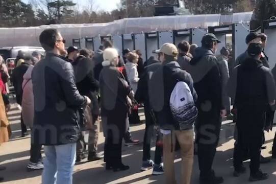    На Троекуровском кладбище проходят похороны Владлена Татарского: меры безопасности усилены