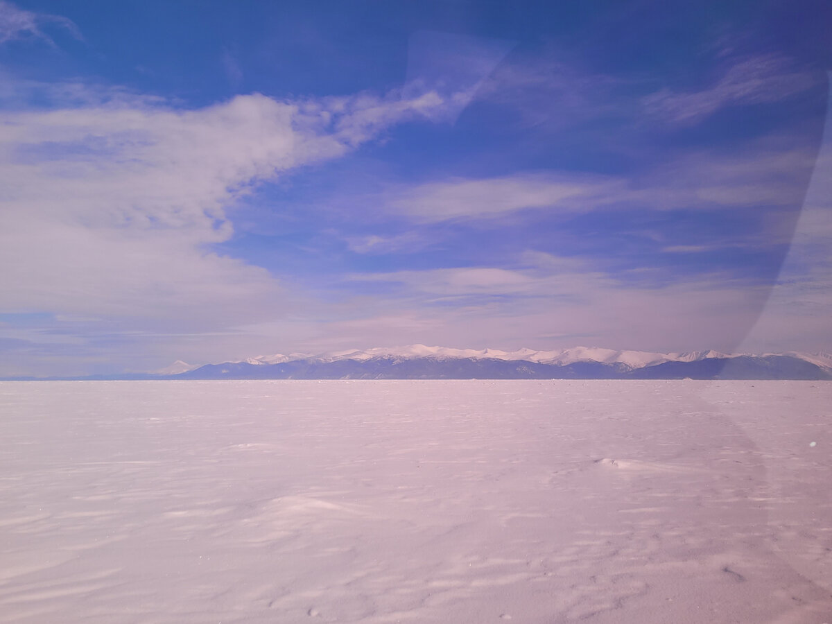 Вид из окна "Соболя" по пути на Хакусы через Байкал