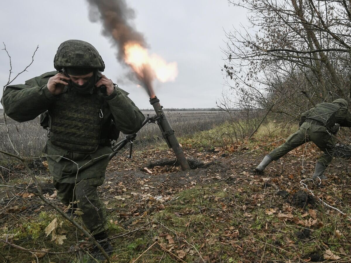    Военнослужащие минометного расчета ВС РФ ЮВО участвуют в боевых действиях на Запорожском направлении специальной военной операции© РИА Новости / Константин Михальчевский