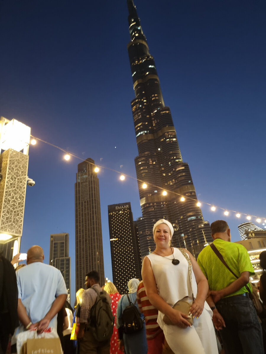 У подножия Бурдж-Халифы