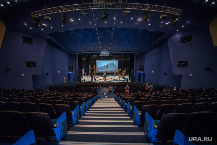    За дни фестиваля зрители увидели 16 конкурсных спектаклей