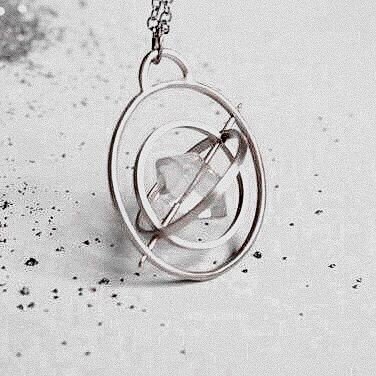     Наверно большую часть своей жизни я ругала себя за надежду и ожидания как самое лютое и навязчивое зло.... При этом осознавая что без веры и ориентира теряется всякий смысл. И тыкалась как слепой котенок в непонимание как найти гармоничный путь для психики и отношения к жизни.                                                                                                                                        Но всё как всегда оказалось тоньше, и опять упирается в выбор, сознательность и правильный подход к проблеме, её нюансам. Никто не сказал что это просто. Но часто проблема в том насколько гибко мы можем менять наши ориентиры. Теряя одно и вполне возможно оказавшееся неверным убеждение, важно сформировать наиболее жизненный смысл.
   Собственно буквально неожиданно решившись на выходном послушать книгу на ЛитРес обнаружила довольно полезную мысль на данном жизненном этапе.
   P.S.: Хехе, как проработать Нептун в Козероге? Надежда и мечты должны быть трезвыми, сознательными и имеющими связь с реальностью. 

Книга есть на ЛитРес, по крайней мере я её слушала там.  https://www.litres.ru/audiobook/mark-menson/vse-hrenovo-kniga-o-nadezhde-43465715/
#astro_flama_Нептун #astro_flama_Козерог #astro_flama_Надежда #astro_flama_Психология
