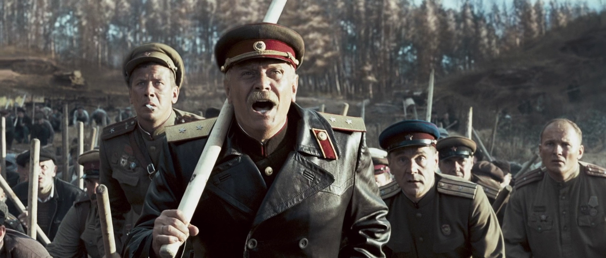 Репрессированного генерала, спасающего Россию. Михалков стыбзил у Симонова. Но дурь про черенки от лопат придумал сам!